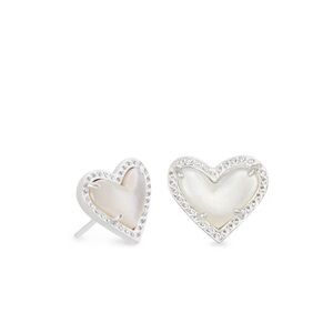 BNWT Kendra Scott Ivory Ari Heart Stud Earrings